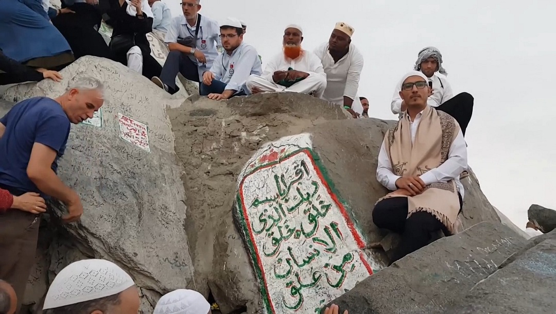 تلاوت قرآن در کوه نور