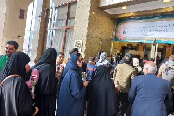 استقبال از کاروان‌های عمره دانشگاهی در مدینه منوره- ستاد حج و زیارت و اربعین صدا و سیما